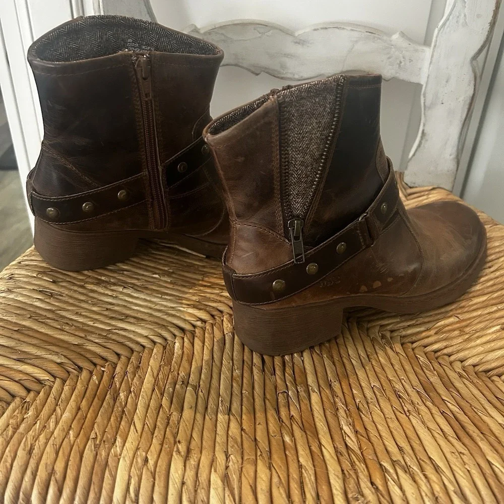 Brown Moto Distressed Leather Ankle Booties Size 8M Zip B.O.C. Born of Concept